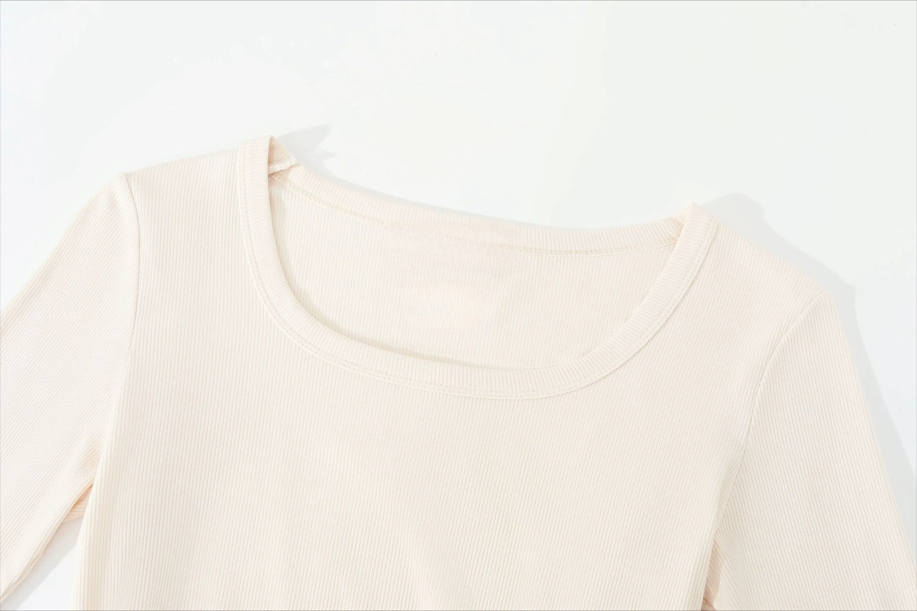 2026 Neues Elegantes Schlankes Vielseitiges Basic-Layering-Oberteil Lässiges Damen-Herbst-T-Shirt Stilvolles Langarm-Shirt mit Rundhalsausschnitt – Detail 7