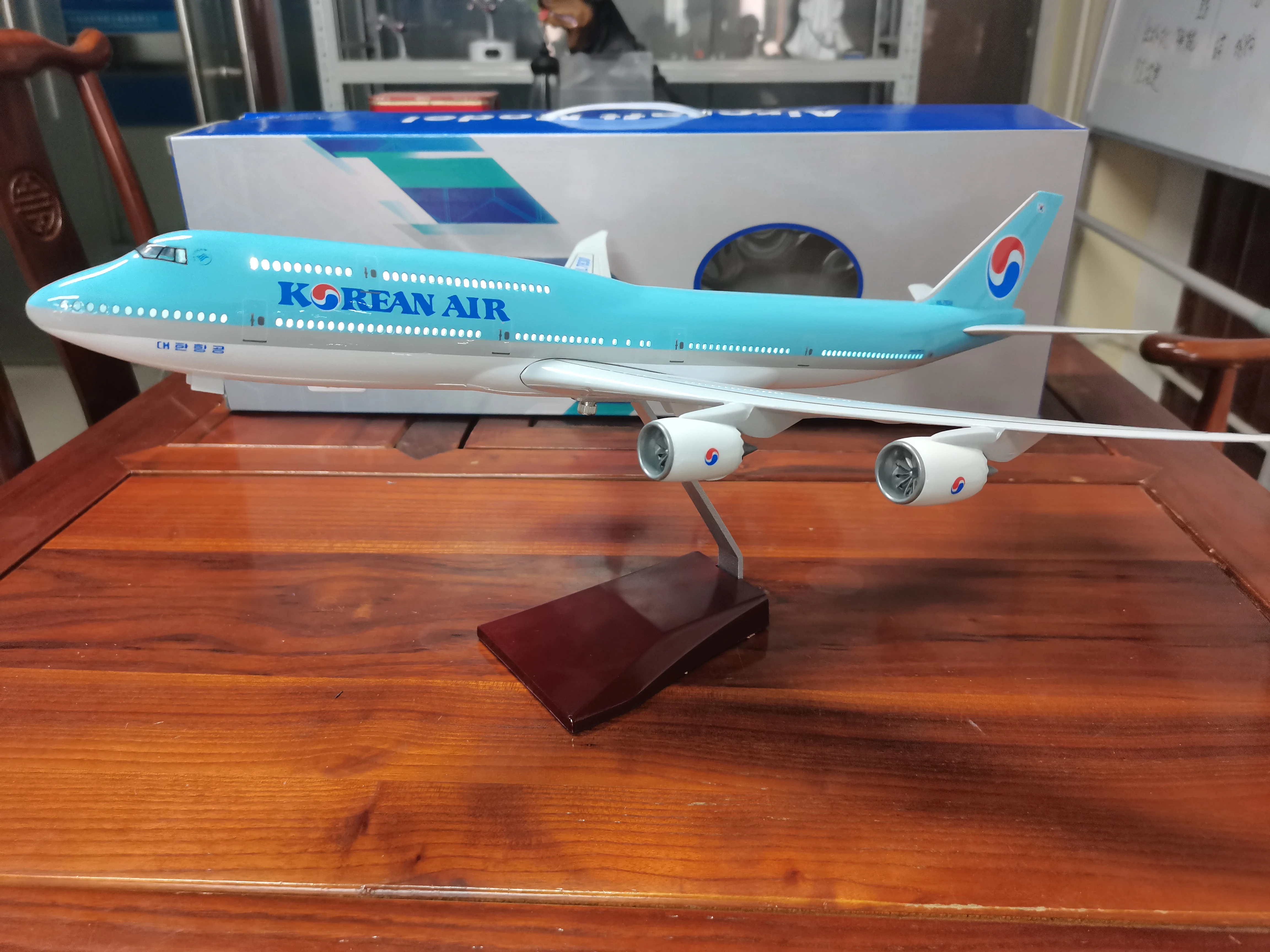2025 New 47CM 1/160 Airplane Korean B747-8 Airline Model LED Light Landing Gear Plane Aircraft Decoration Gifts Display Collecti