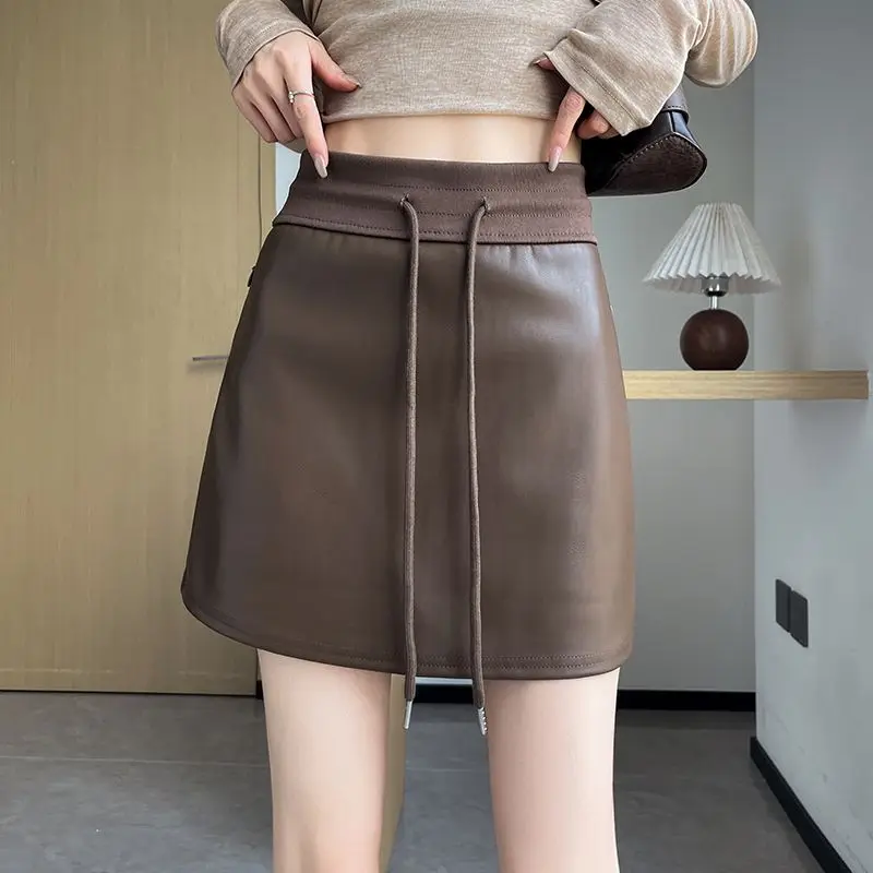 

Retro coffee leather women's autumn and winter 2025 new elastic high waist anti-light a word hip-wrapped short skirt pants