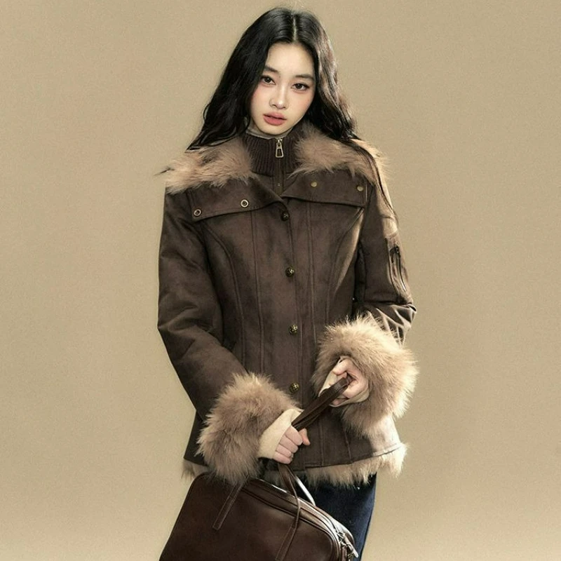 

Модная женская одежда в стиле ретро темно-коричневого цвета в стиле пэчворк, осень-зима 2026, новый дизайн, короткая верхняя одежда с замшевым воротником