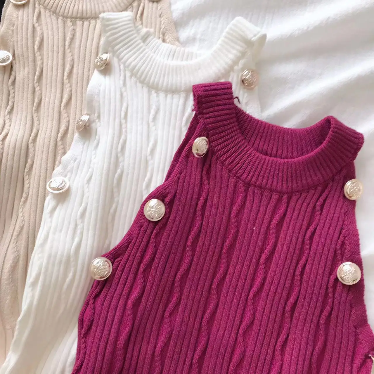 Camiseta de punto corta sin mangas con botones para mujer, camisola elástica, camisetas sin mangas con cuello Halter, Tops cortos para mujer 2024