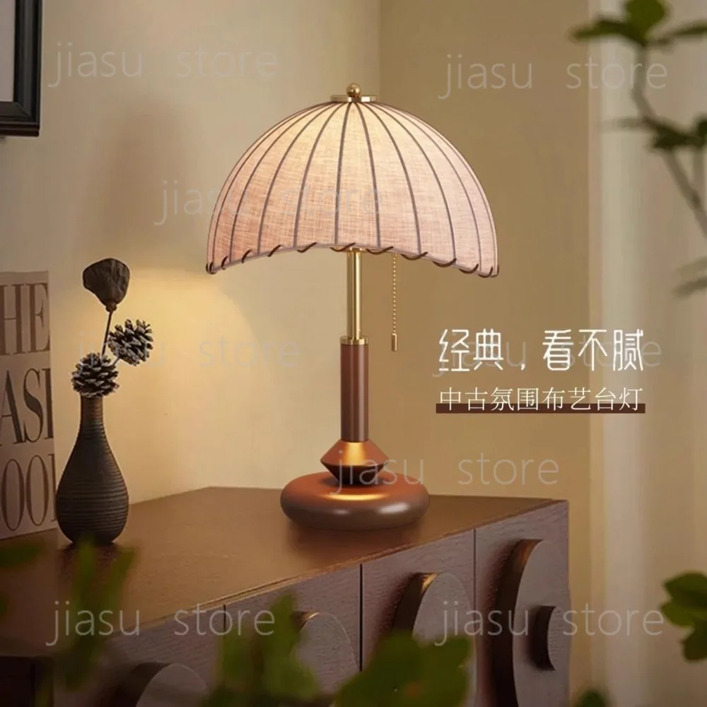 French antique table lamp new solid wood bedroom bedside lamp French retro decoration creative atmosphere reading lamp