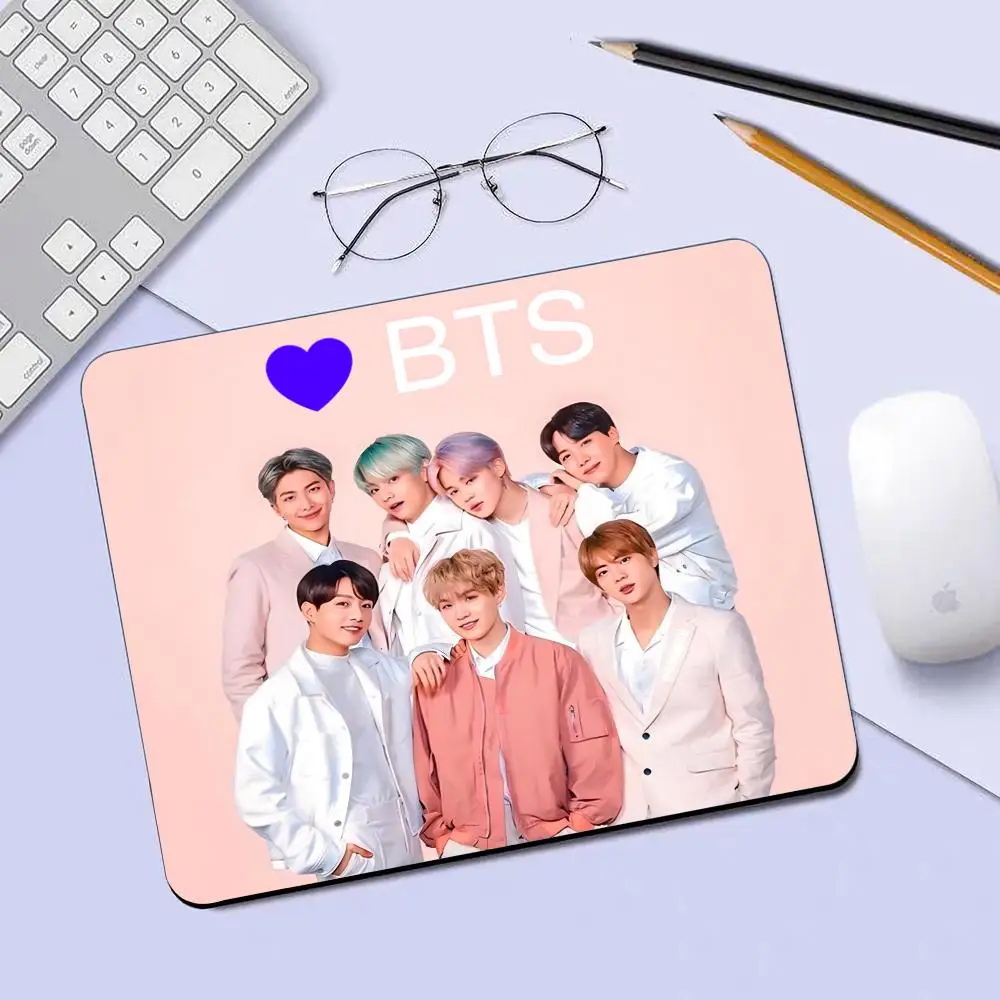 شعبية Kpop B-BT-S ماوس الوسادة الألعاب ماوس الوسادة لوحة ماوس صغيرة لألعاب الكمبيوتر سطح المكتب الديكور مكتب ماوس حصيرة