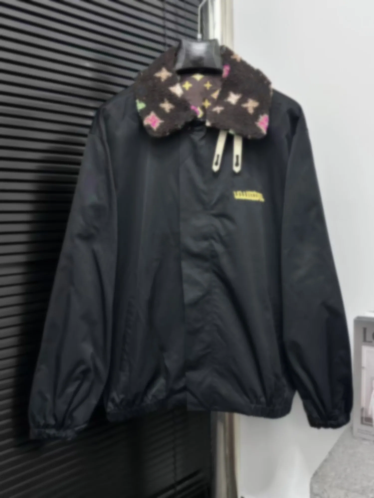 

Versatile Long Sve Jaet 2025 Autumn Winter New Sle Faion Colored Fluffy Collar Embroidered Word Loose Fit ex