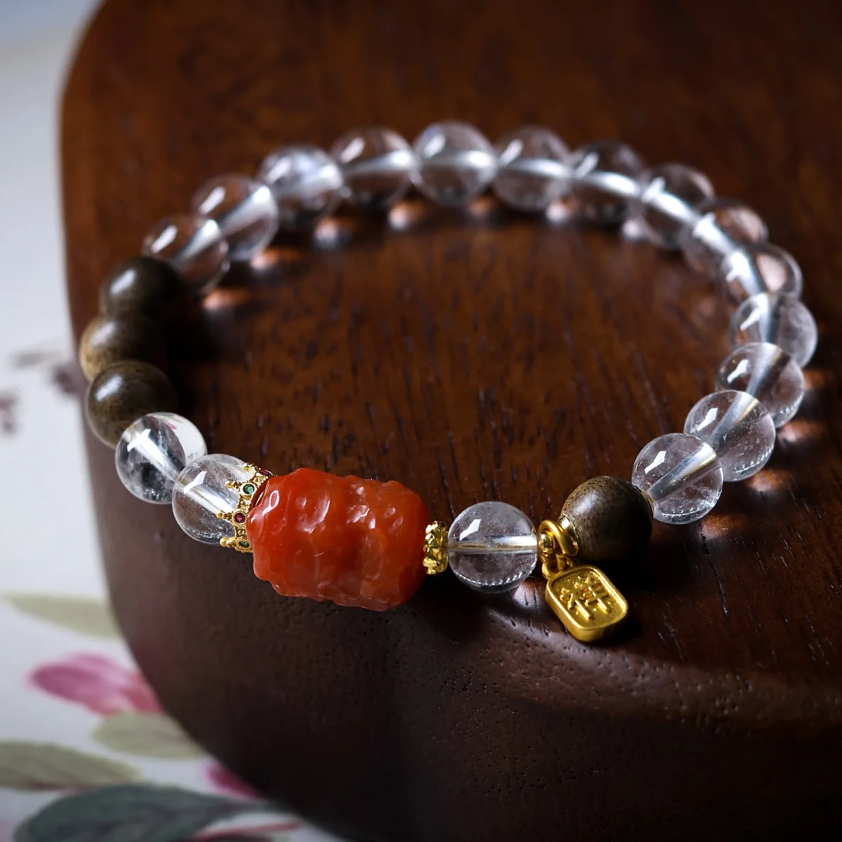 

Natural White Crystal with Green Agarwood Bracelet South Red Agate Green Tara Beaded Bracelet Gifts