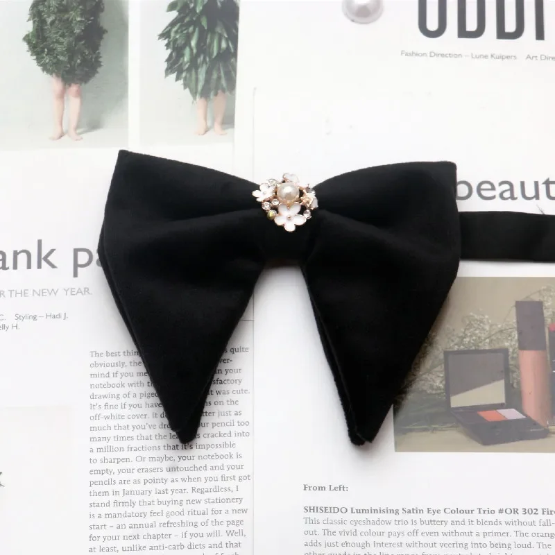 High-end banquet fashion horn horn gold chain black bow bow street photo photography casual velvet ties