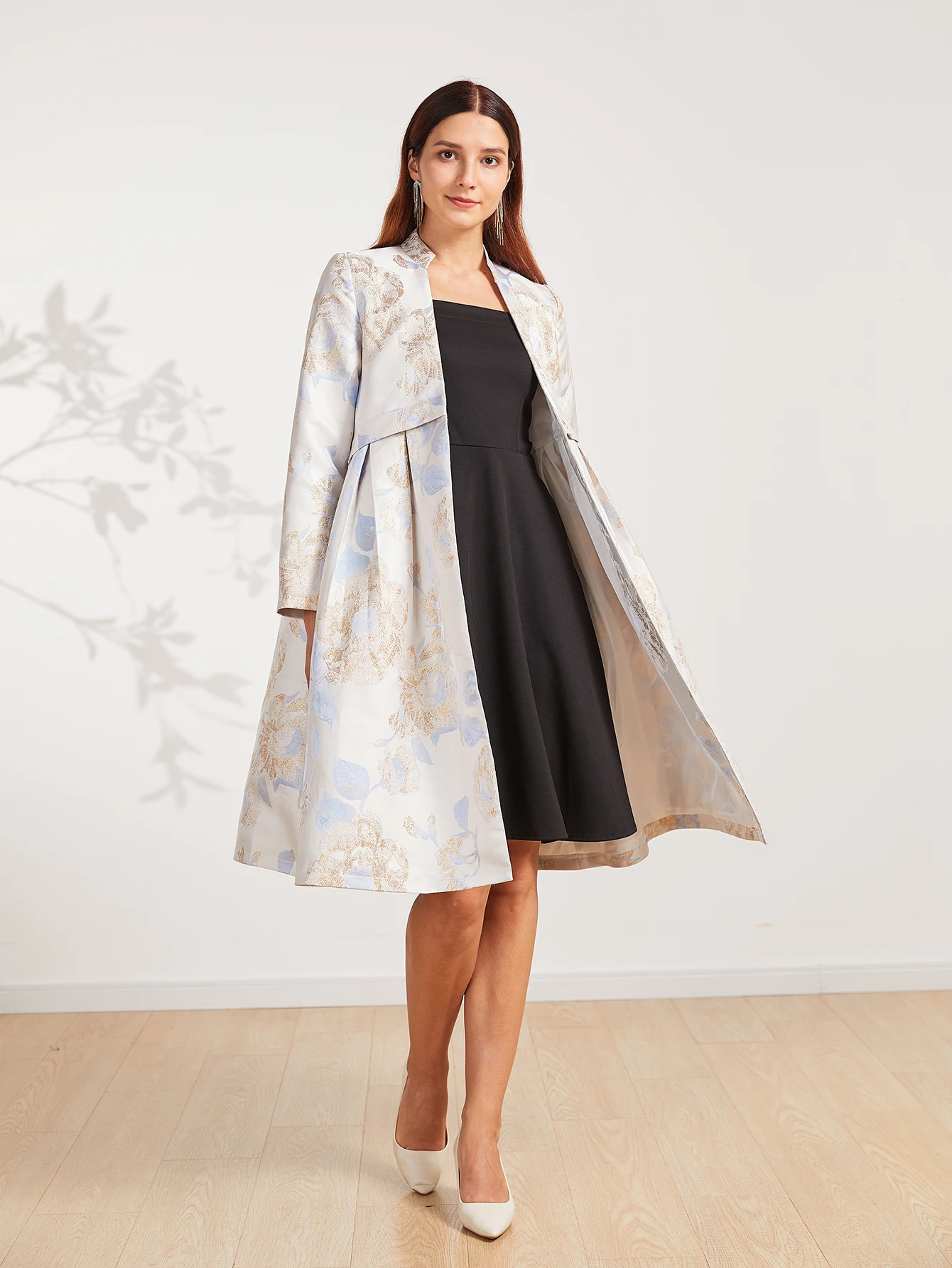 Eleganter langer Damenmantel, exquisiter und luxuriöser Mantel im Herbst-Winter-Stil, professionelle Hemdkleidung im Anzugstil