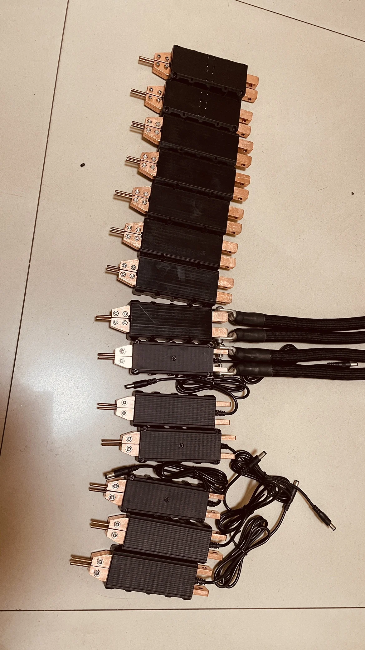 

One Piece Spot Welding Pen, 82m2 Copper Bar CNC Cut Single Copper Bar Shell Is Engraved with Sai Steel Plate