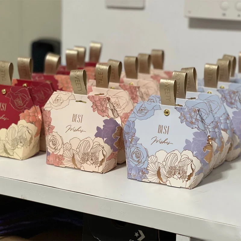 

New Paper Gift Bag with Wooden Handles Flower Gift Box Packaging Wedding Favor Present Boxes Eid Mubarak Boxes for Gifts