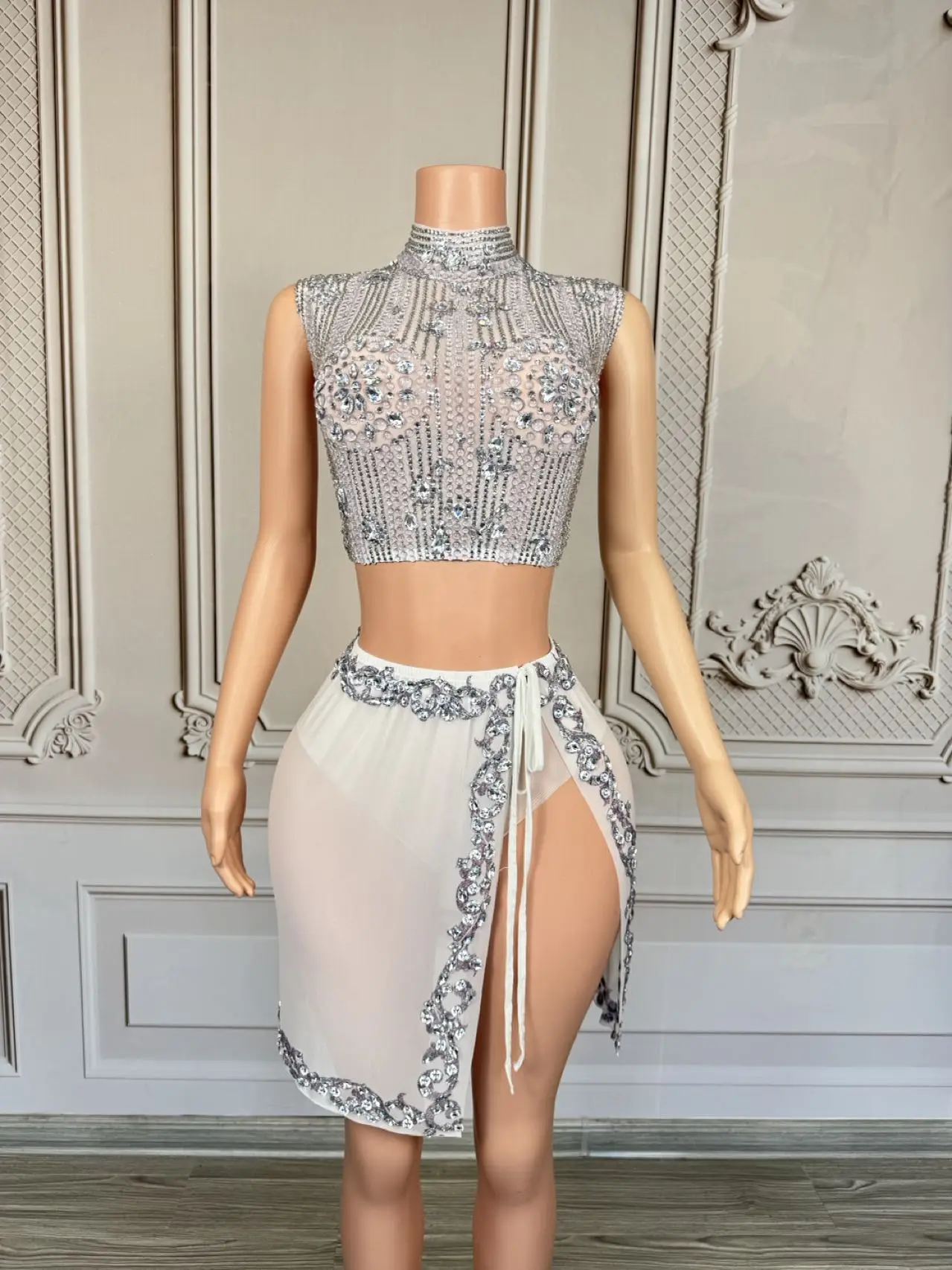 Ensemble deux pièces Luzhu élégant en maille transparente orné de strass en cristal argenté, comprenant un crop top à col montant et une jupe moulante à fente haute pour femme