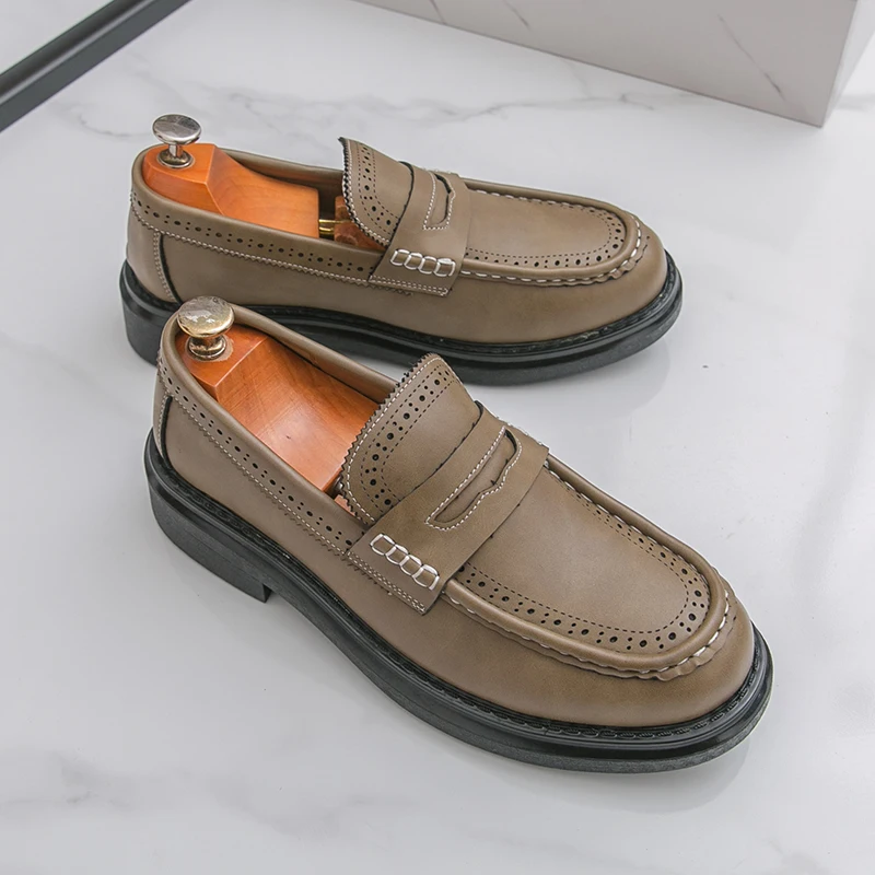 

Retro Men Loafers Black Brown Men Casual One-foot Light Comfortable Fashionable Brogue Leather Shoes Size 38-46 Men Shoes