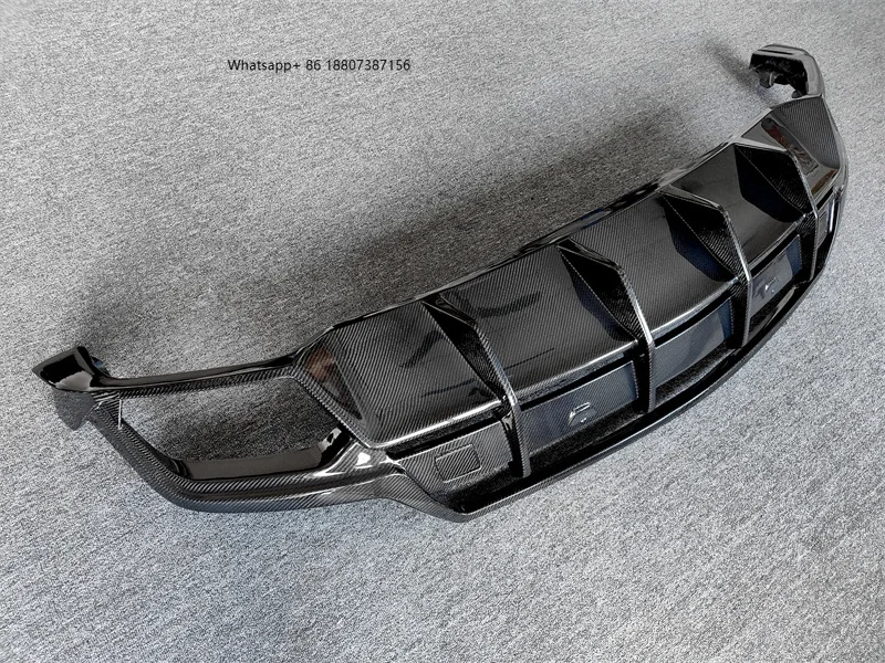 

Карбоновый T-образный диффузор для Lamborghini URUS: накладка на задний багажник, спойлер, элемент обвеса