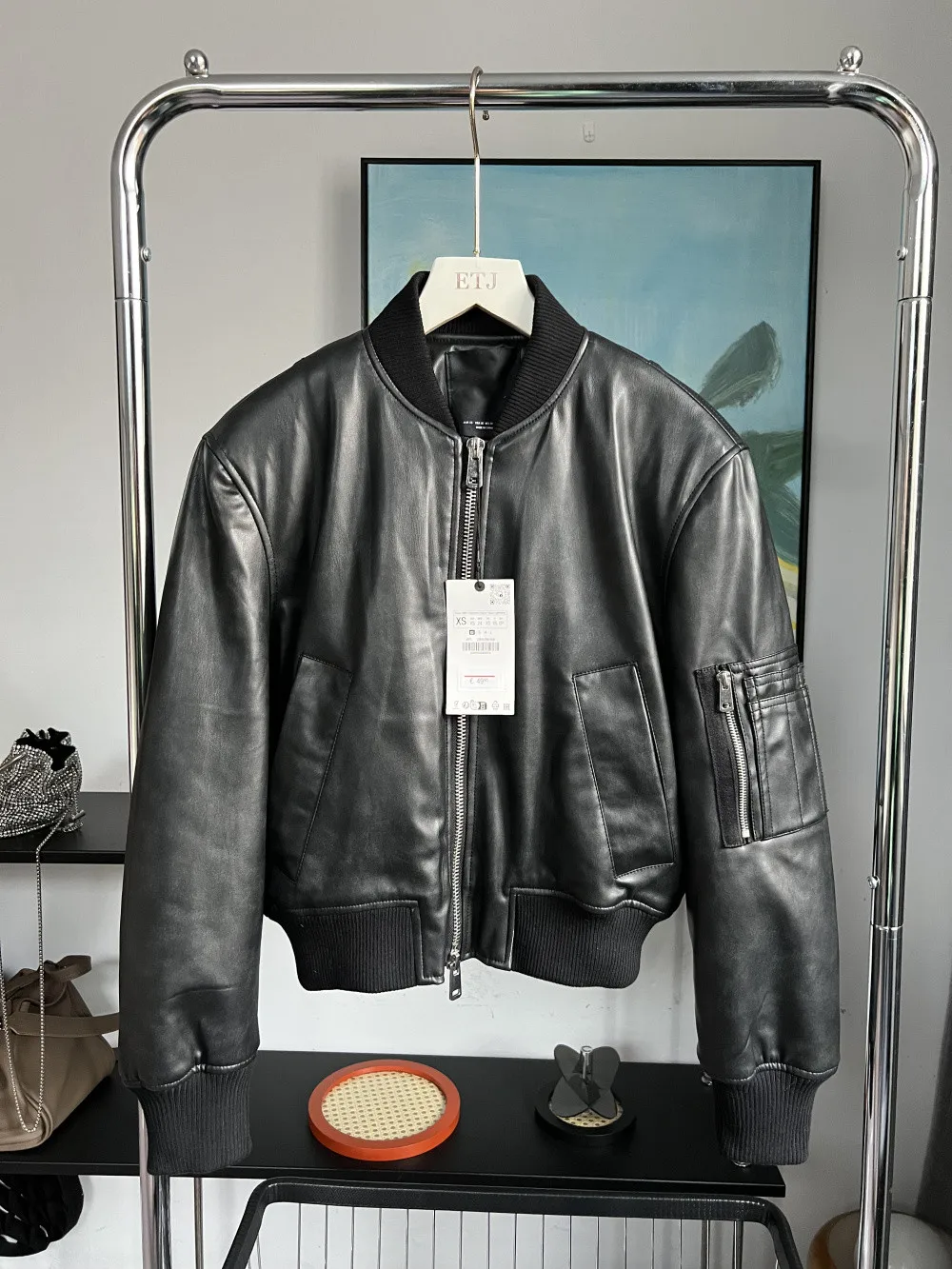 

Short leather jacket for women New winter 2023 shoulder-padded sandwich leather baseball collar bomber jacket