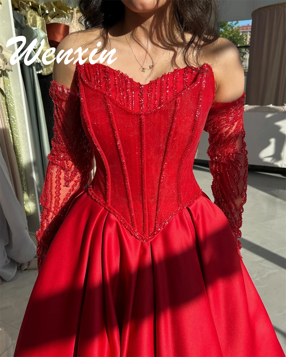 Robes De soirée en Satin rouge moderne personnalisées, sans bretelles, manches longues, robes De soirée De luxe