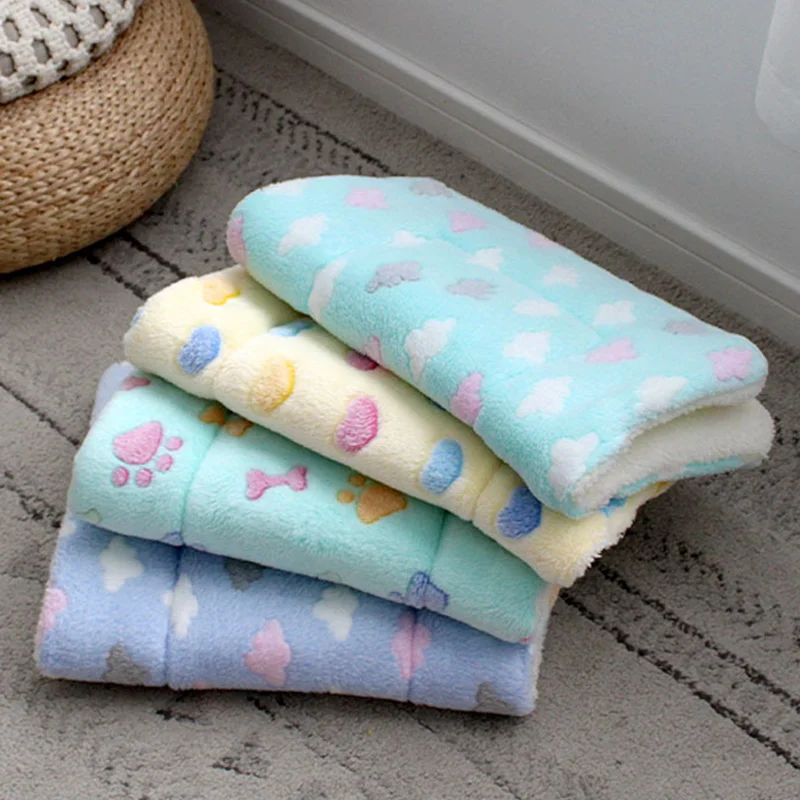 Warm Flannel Pet Mat for Dogs Cats Soft Fleece Blanket Pad Cozy Sleeping Bed Puppies Kittens Puppy Kitten Cushion Pet Accessorie