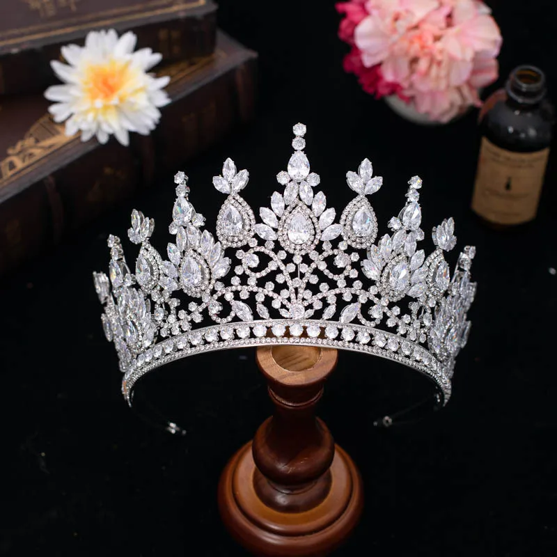 New Design Crown and Tiaras Classic  Elegant Wedding Bridal Hair Jewelry Tiaras Crowns Women Zircon Corona Princesa