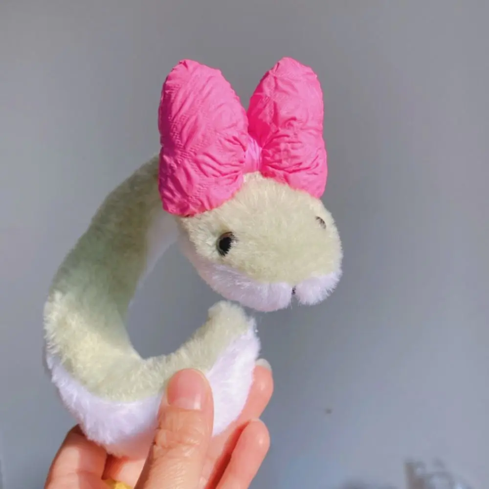 Peluche Año del Serpiente de juguete de peluche pequeño serpiente suave muñeco de peluche envolvente alrededor del brazo lindo muñeco de Animal de serpiente