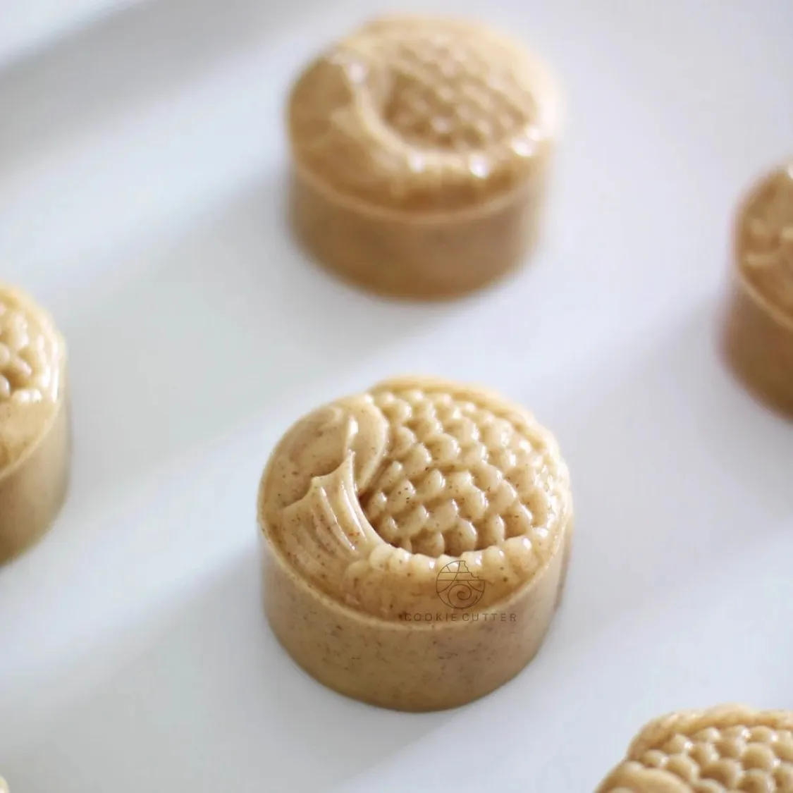 50g Round Shape Mooncake Hand Pressed Mold Carp Fish Pattern Cookie Pie Pastry Stamp ABS Mung Bean Cake Home DIY Accessories