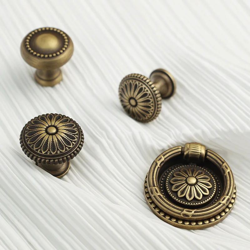 Antike Messing-Schrankgriffe in Kronenform, Bronze-Möbelbeschläge, Schlafzimmer-Kleiderschrank-Türgriffe, Schuhkarton- und Küchenschubladenknöpfe – Detail 3