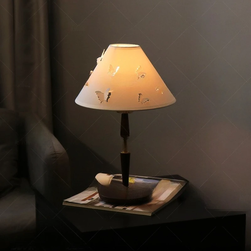

Butterfly desk lamp American retro light luxury high-end new bedroom study desktop solid wood led creative bedside lamp