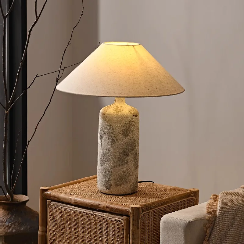 

Ceramic table lamp creative retro B & B living room study bedroom bedside linen fabric decorative lamp