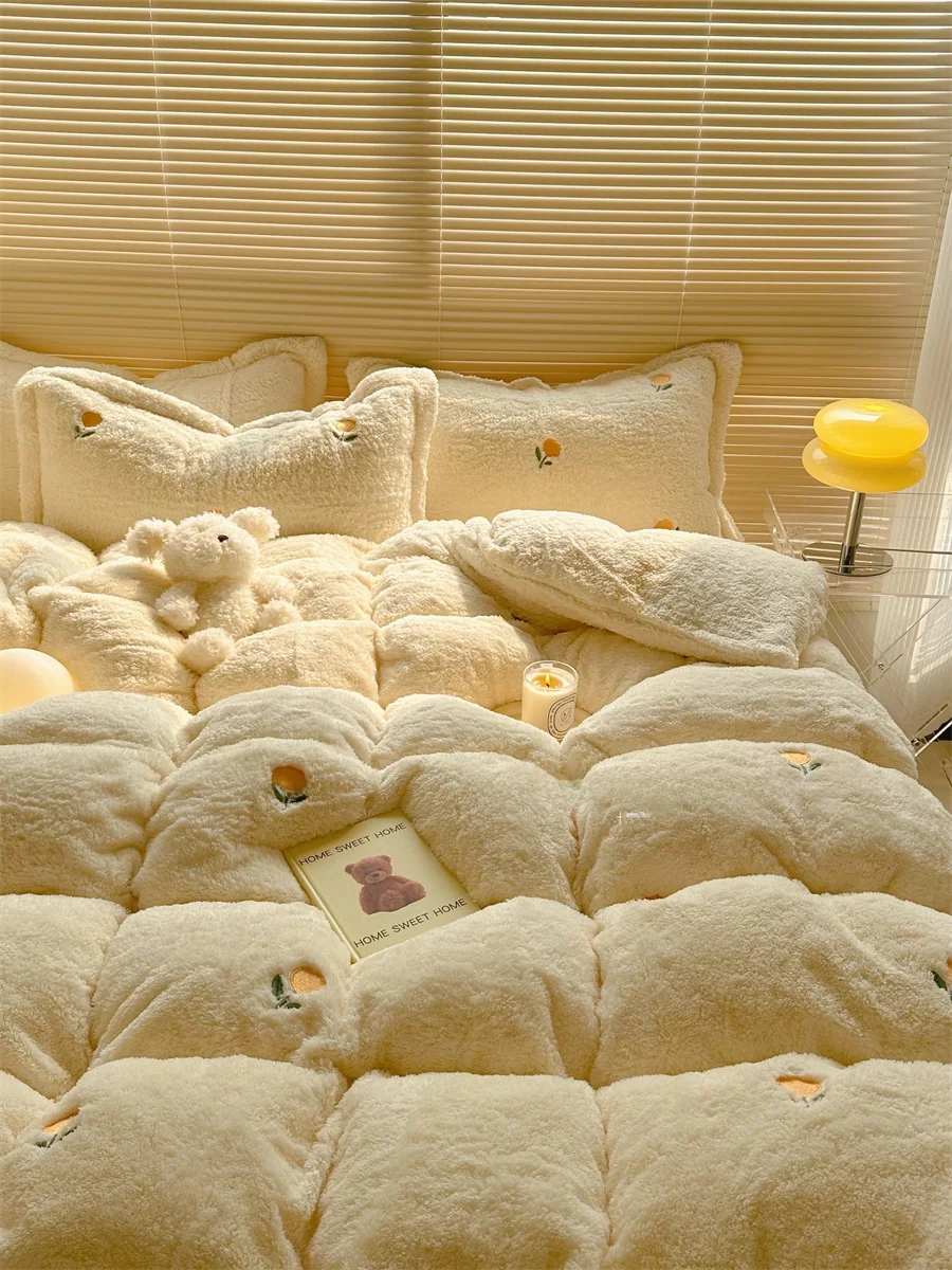 Thickened Teddy Velvet Four-Piece Set Winter Coral Fleece Milkmaid Style Tulip Bedding Set Quilt Cover Sheet Pillowcase Blanket