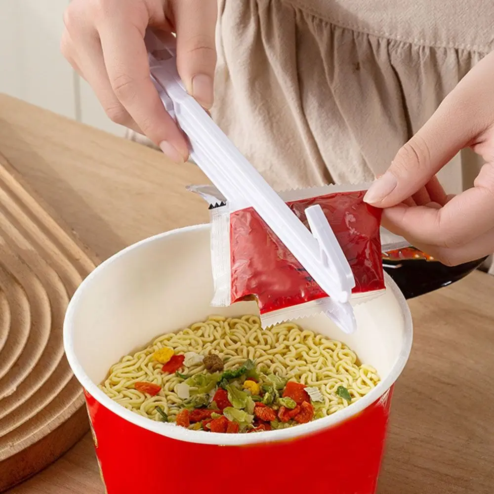 Magnetic Magnetic Sauce Squeezer No Messy Hands Reusable Condiment Squeezer Non-slip Portable Food Bag Squeezer Cat Treats