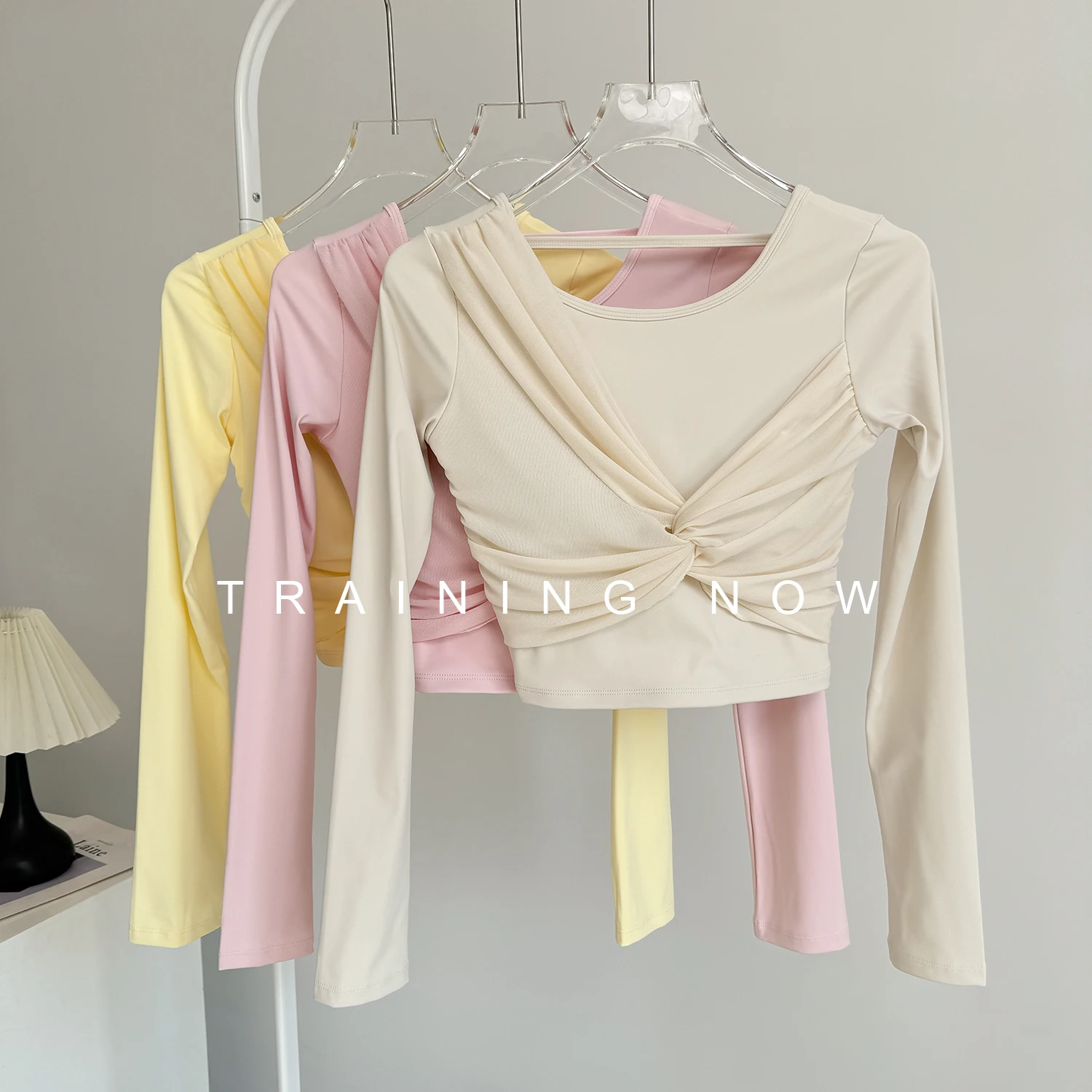 

Beautiful yoga clothes for women with chest pads slim fit sports tops long-sleeved mesh fitness Pilates training and running