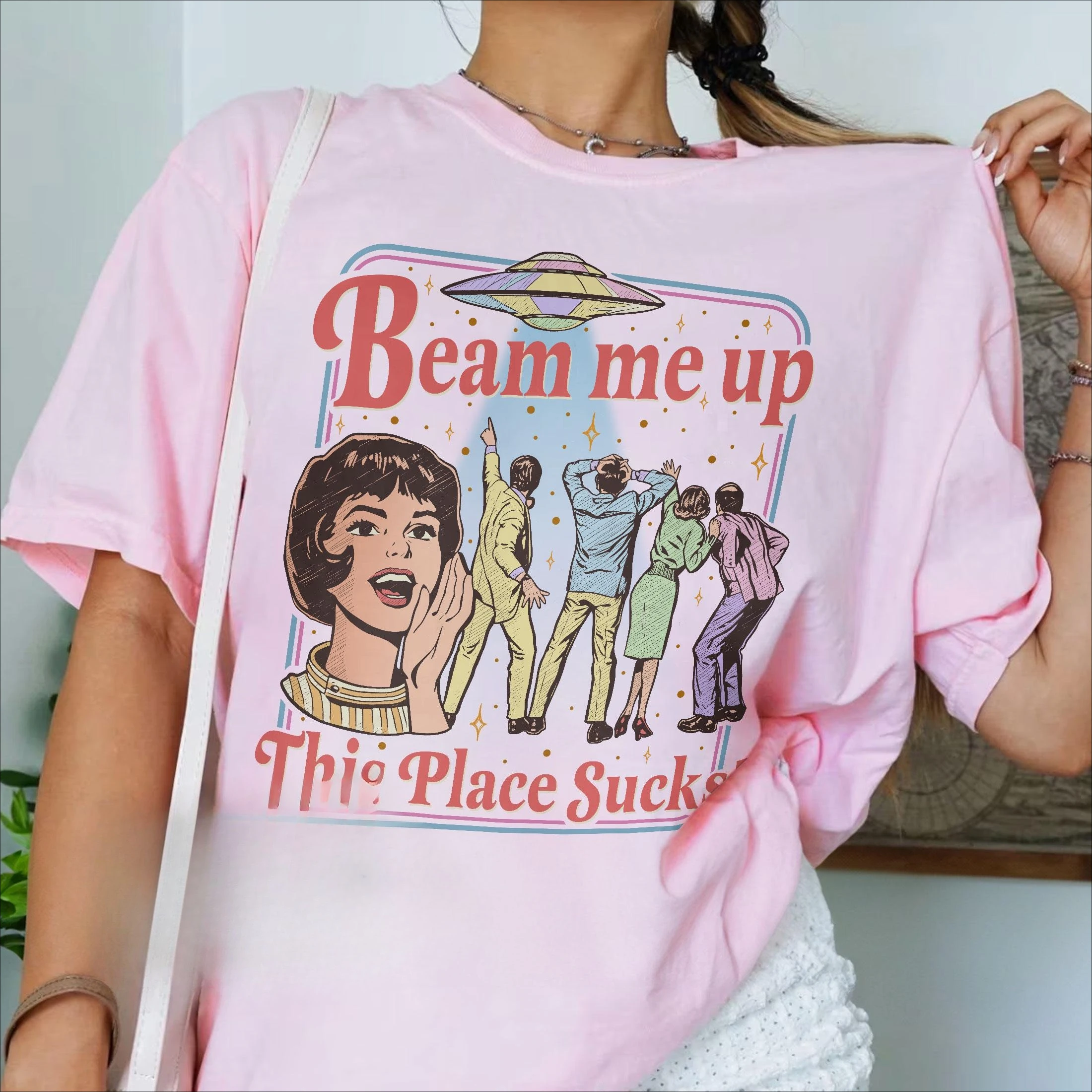 Fun Slogan 'Beam Me Up This Place Sucks' Retro UFO Crowd Print Funny Sci-fi Style' Loose Short Sleeved Women's T-shirt