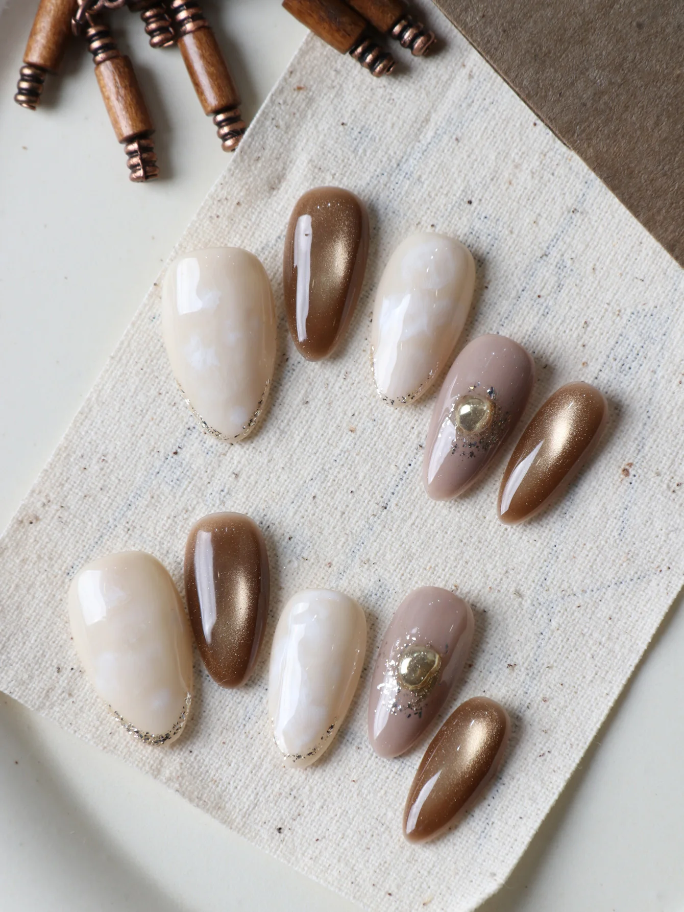 10Pcs Press on Nails Short Brown Cat's Eye White Halation Press on Fake Nails Includes 1 Sheet of Adhesive Tabs & 1 Pc Mini File