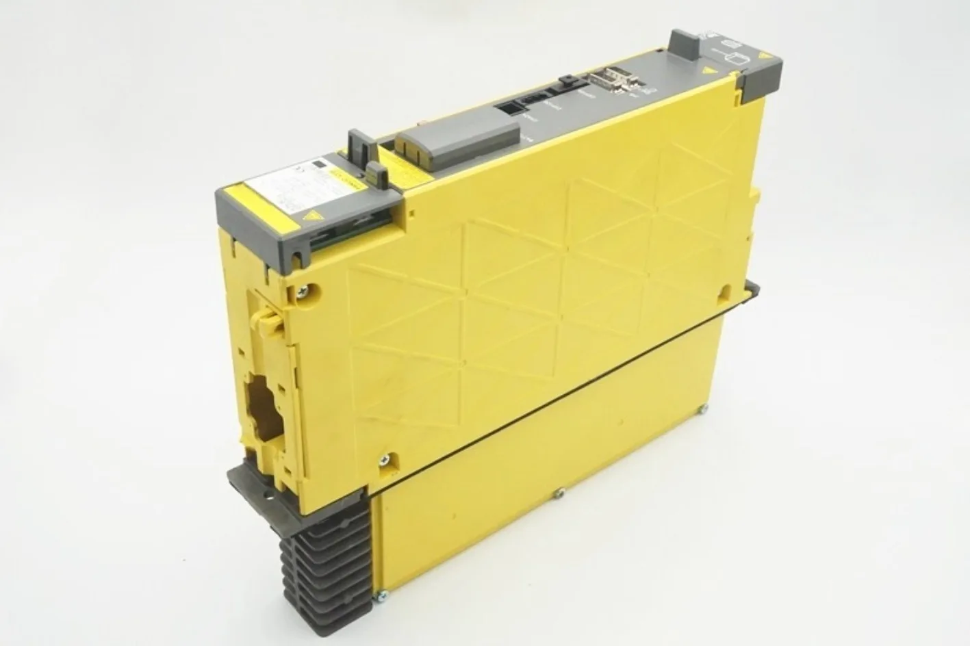 

Б/у A06B-6240-H105 для сервопривода FANUC A06B-6240-H105 Сервоусилитель