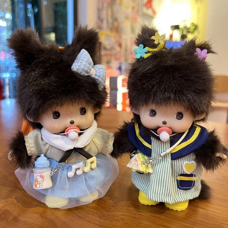 متوفر في المخزون لعبة دمية Monchhichi فستان عصري لطيف تمثال أنيمي سطح المكتب الحلي حقيبة فتاة قلادة الديكور هدية عيد ميلاد