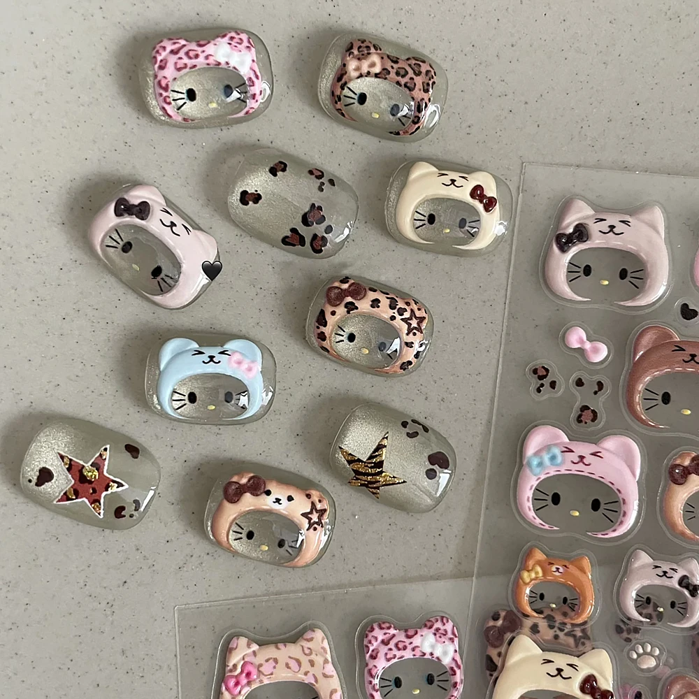 Neue 5D Hello Kitty Katze Ohr Design Hut Nagel Aufkleber Kawaii Grau Rosa Leopardenmuster Schleife Kapuzenhut Drücken Sie auf Nagelspitze Aufkleber ﻿ ﻿ ﻿ ﻿ ﻿ ﻿