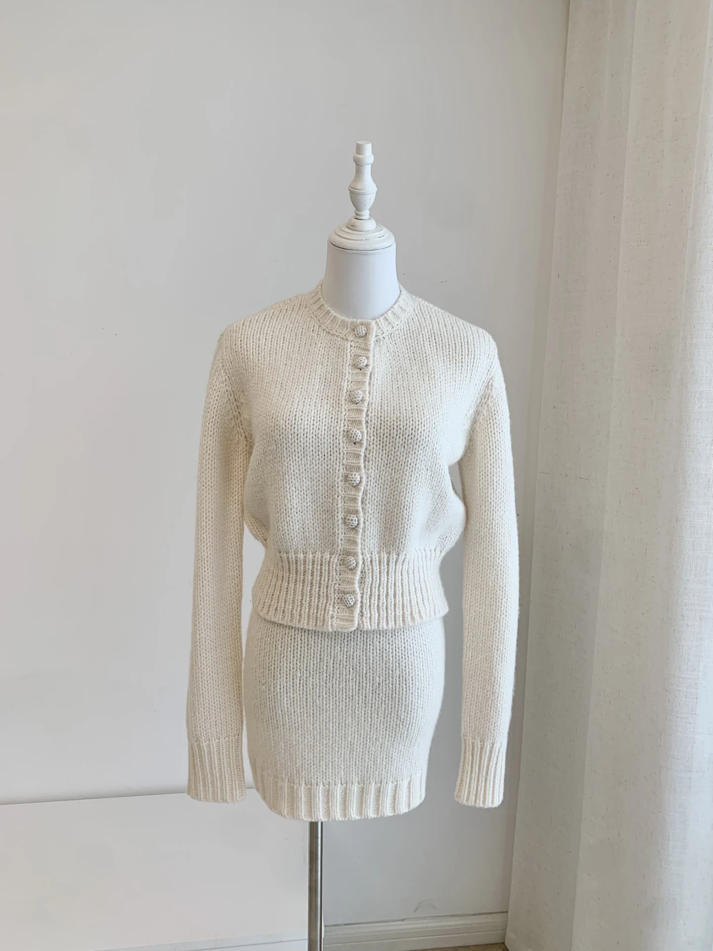 Set da donna in maglia di lana a 2 colori, girocollo, cardigan monopetto a maniche lunghe + minigonna in vita elastica, abito elegante da donna