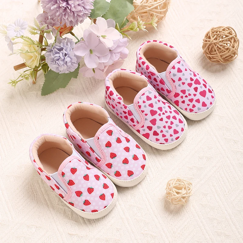 

Spring and Autumn New Baby Walking Shoes 0-18M Comfortable Soft Bottom Baby Strawberry Love Printed Canvas Shoes