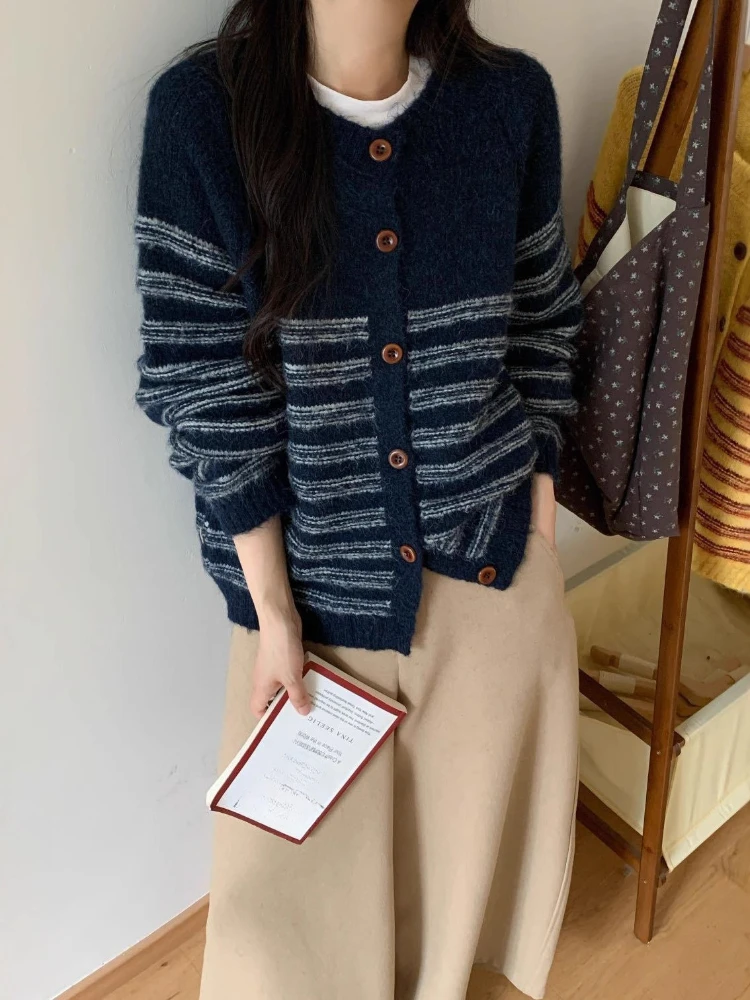 

Новые корейские винтажные свитера в полоску контрастного цвета, однобортный кардиган с длинными рукавами, модная универсальная женская одежда 2025 года