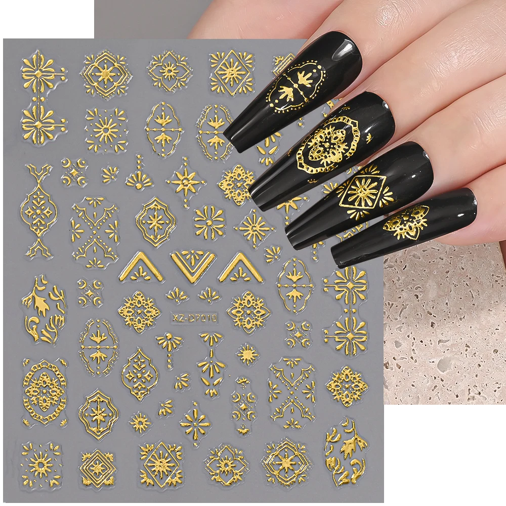 Adesivo per nail art bohémien con fiore dorato 3D Fiore abbronzante Stella floreale Bowknot Amore Decalcomanie per nail art Y2k Cursore per unghie autoadesivo