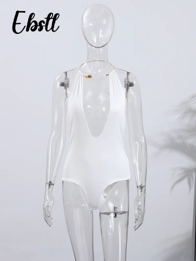 بدلة قفز نسائية مثيرة ذات رسن معدني عميق على شكل حرف v بدلة قصيرة بدون أكمام عالية الشارع موضة صيف 2025 ملابس نوادي ضيقة جديدة للسيدات