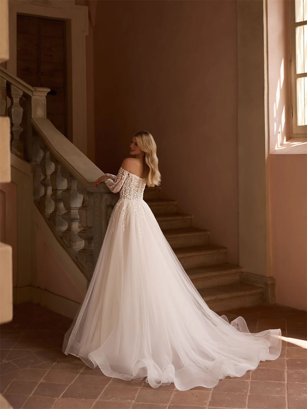 

Customized Elegant White Organza Wedding Dress Formal Boat Neck Long Sleeves Bridal Gowns Boho A-Line Court Train Robe de mariée