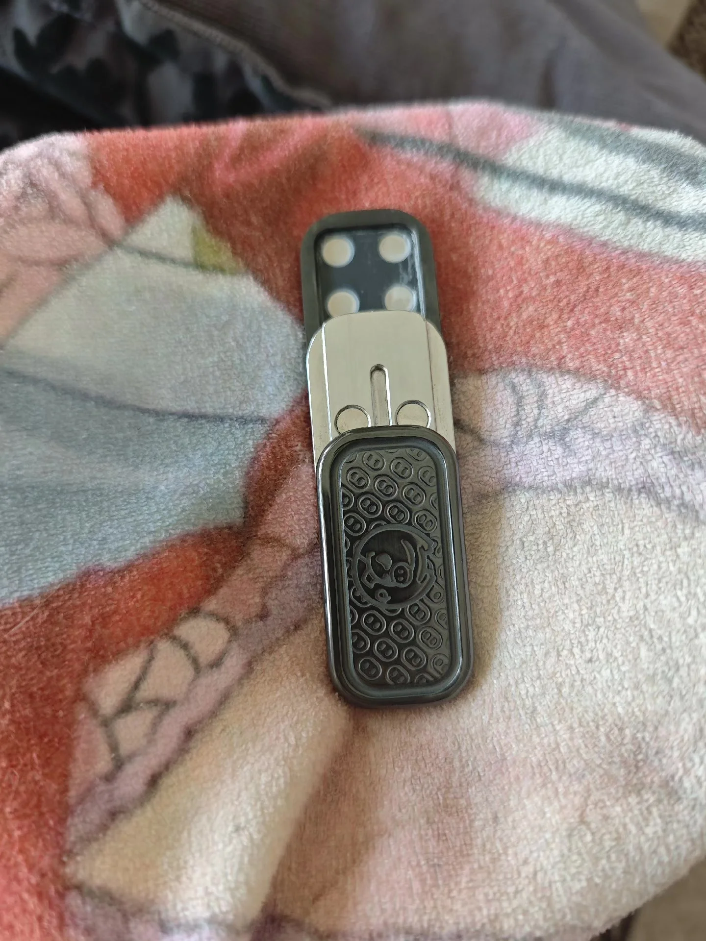Used EDC MACKIE Hate Pig Cp3 Push Card Edc Out of Print Limited Edition Fingertip Gyro Toy