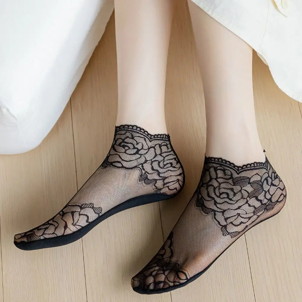 

5Pairs Sweet Flower Mesh Lace Socks Thin Invisible Transparent Tulle Socks Hosiery Breathable Tube Socks Women Women