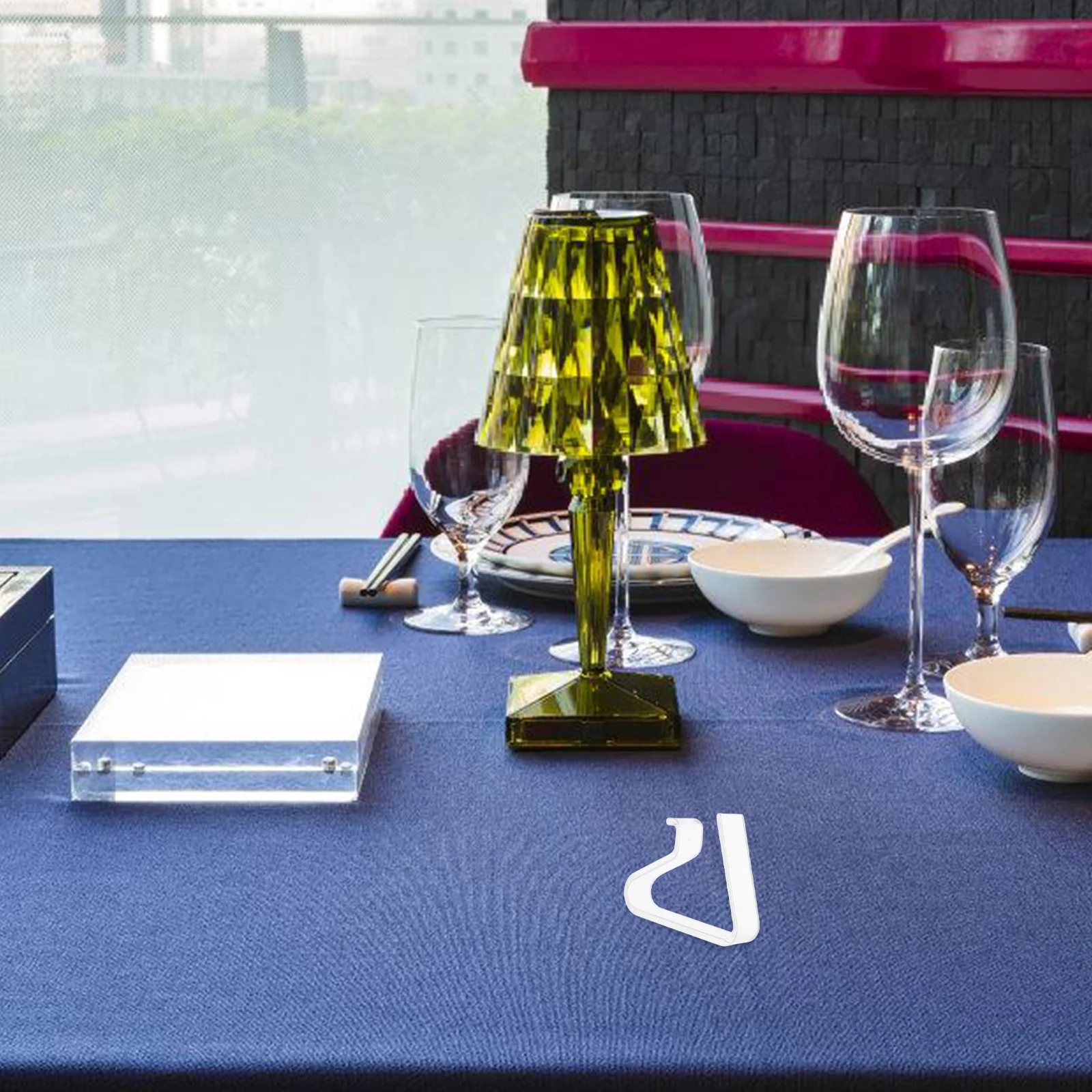 

6Pcs Clear Tablecloth Clips Anti-Slip Outdoor Table Cloth Holders Plastic Picnic Table Cover Clips Tablecloth Holders