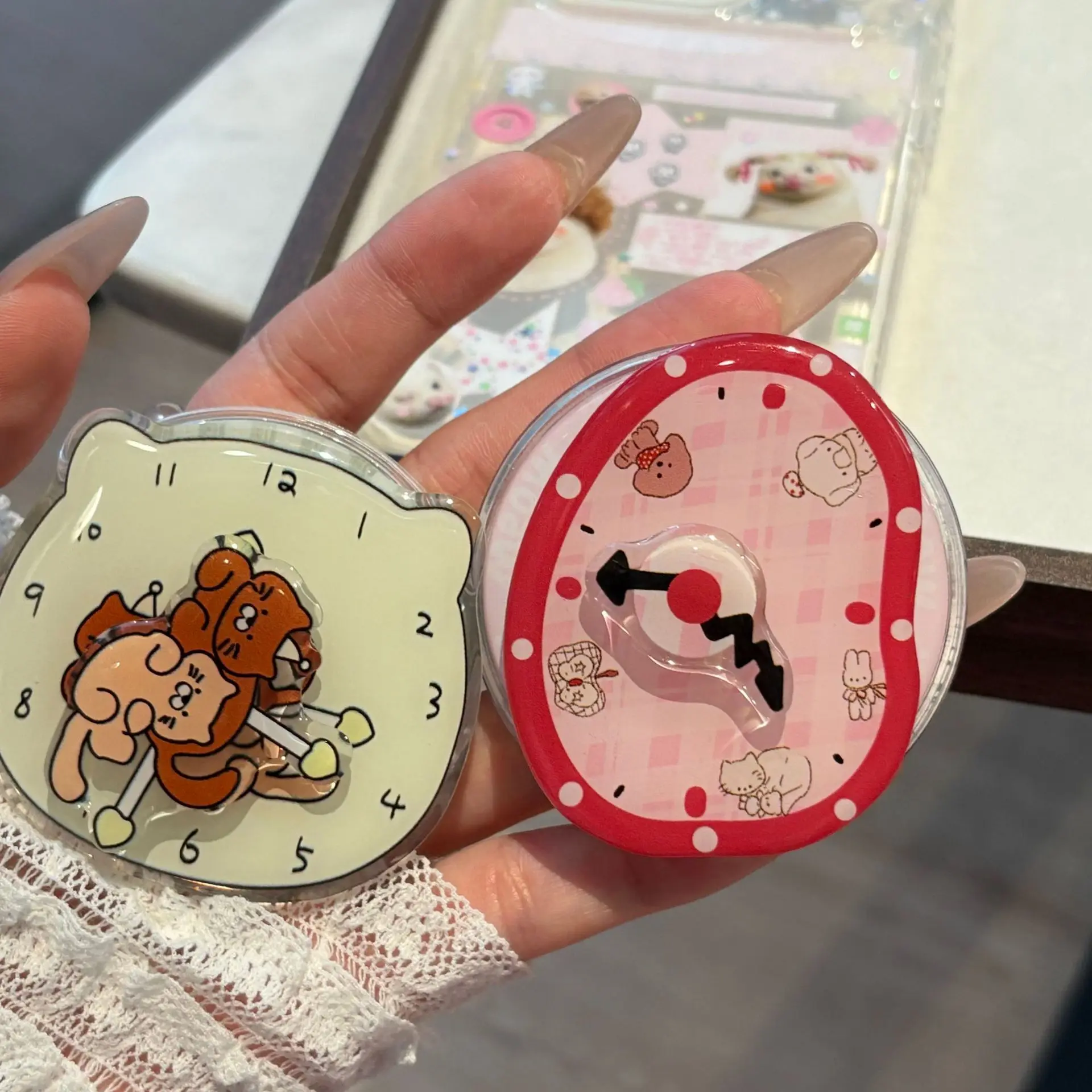 

Rotating Hour Hand Cat Dog Bracket Suitable for Magsafe Magnetic Mobile Phone Case Desktop Lazy Artifact Fun for IPhone 17
