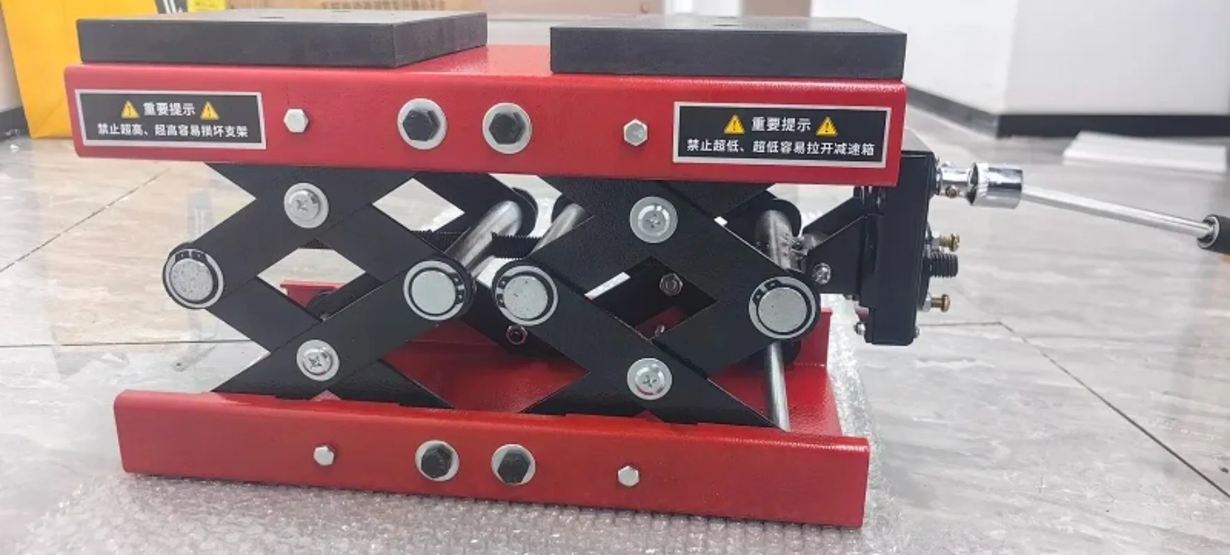 Dual purpose repair motorcycle electric vehicle special jack, hand cranked electric dual-purpose jack 1T lifting platform
