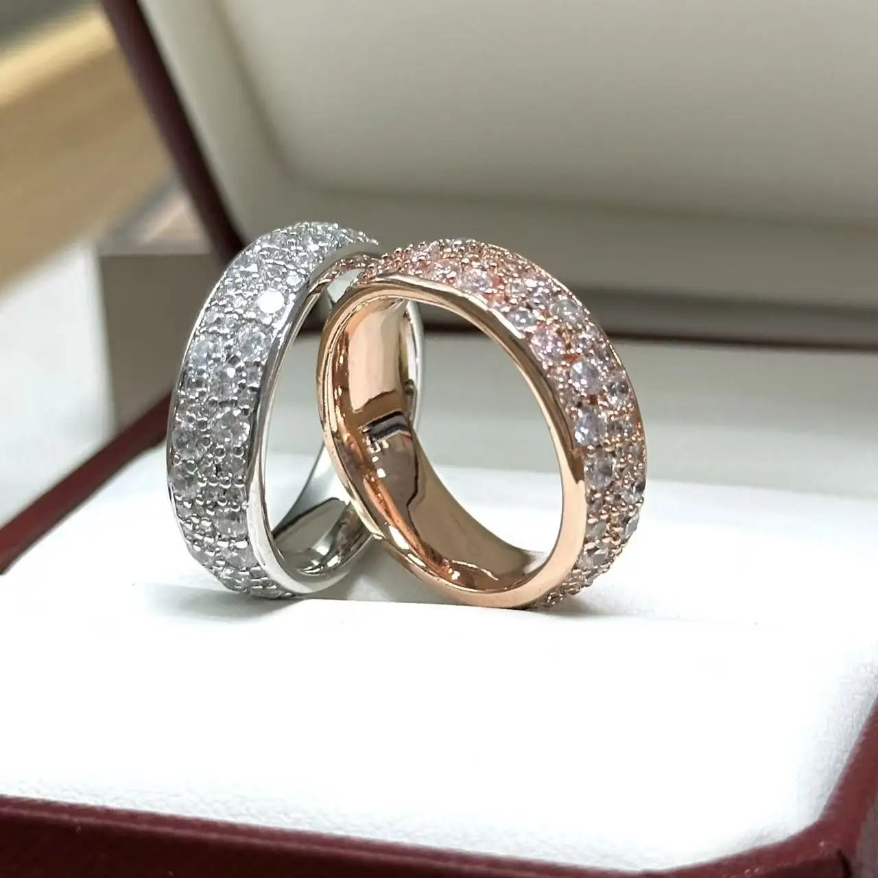

Women Full Diamond Ring Round Wide Version Elegant Exquisite Sweet Rose Gold Plated Silver Party Jewelry Gift for Birthday