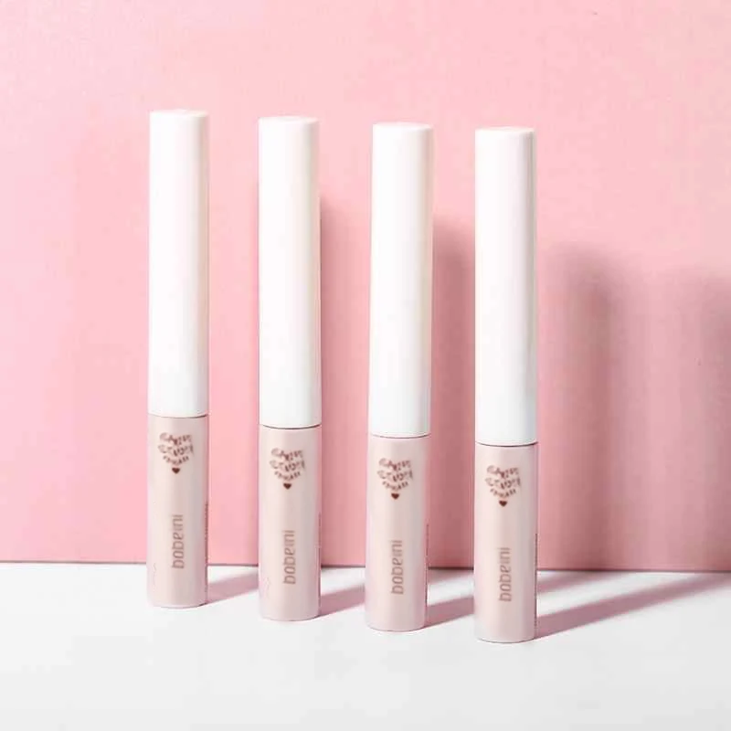 Mascara imperméable et résistant à la transpiration – formule volume intense, allongeante et anti-taches avec pinceau mince pour une tenue 16h.