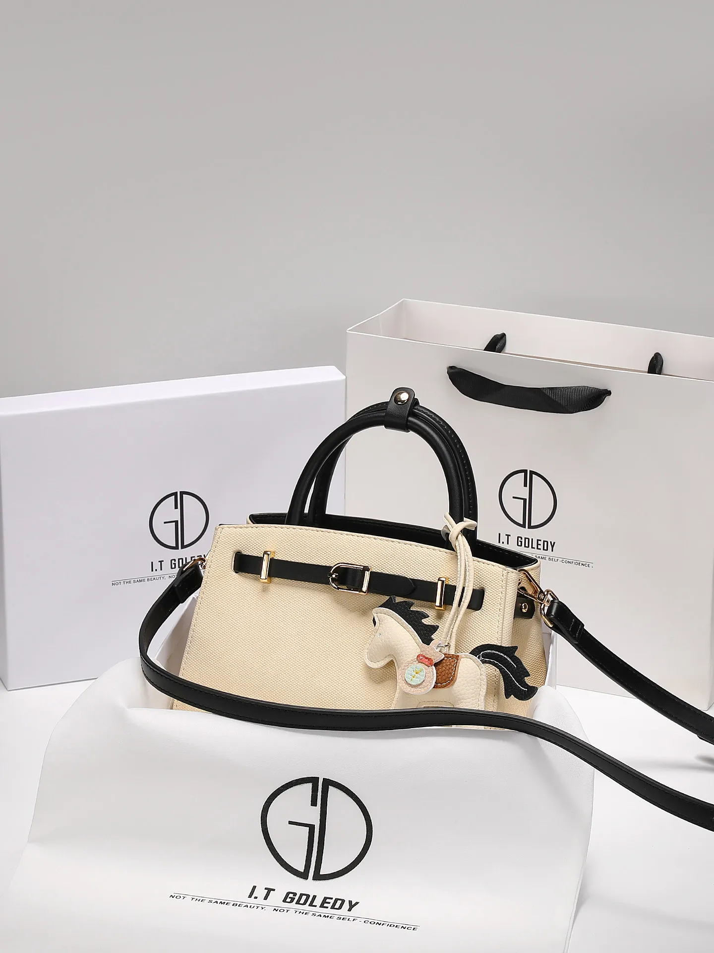 

Luxury and Versatile Handbag with Beautiful Little Horse Pendant and Popular Contrast Color 2026 Women New Fashion Crossbody Bag