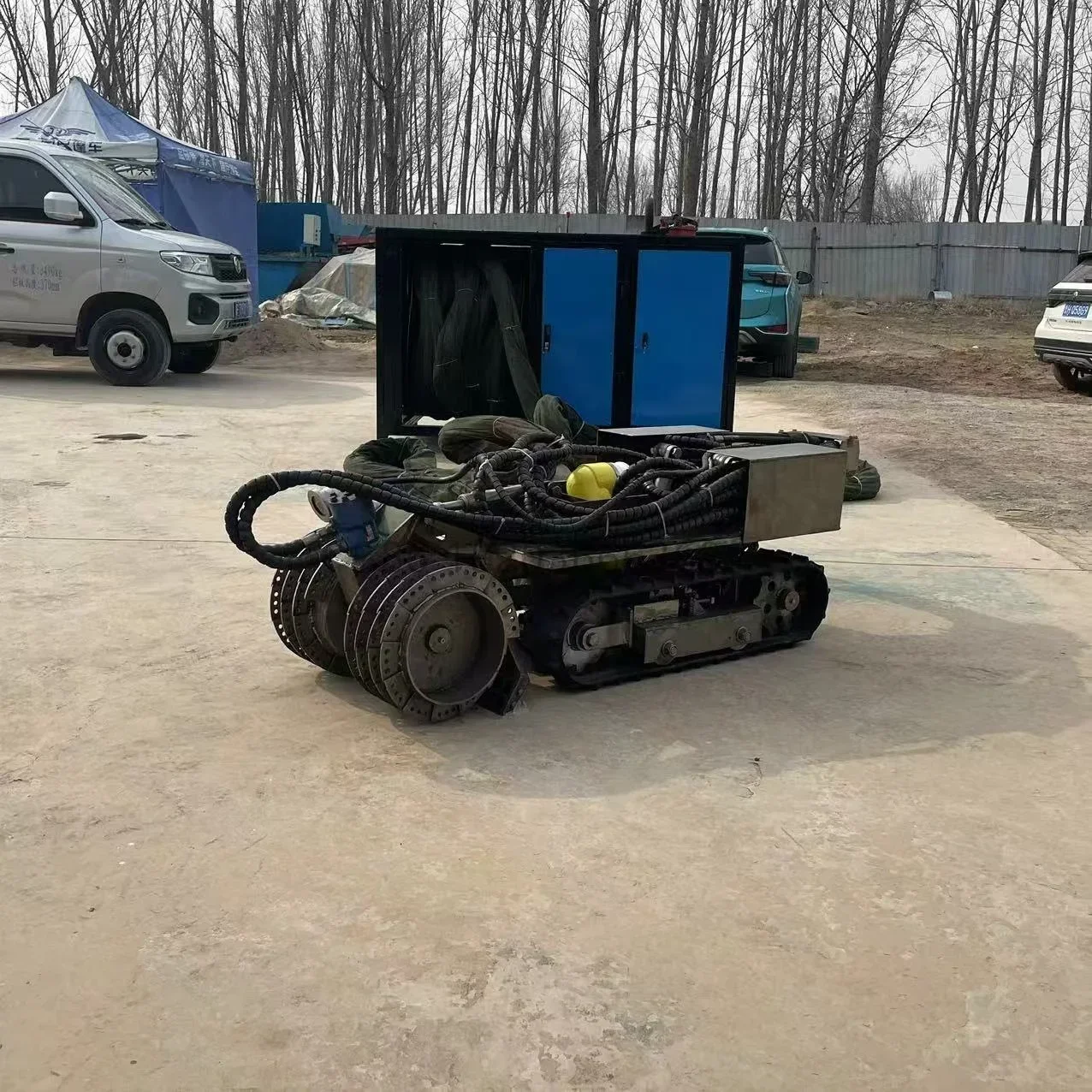 YG Customized Factory Direct Sale Broken Version Underwater Dirty Sludge Dredging Cleaning Crawler Robot