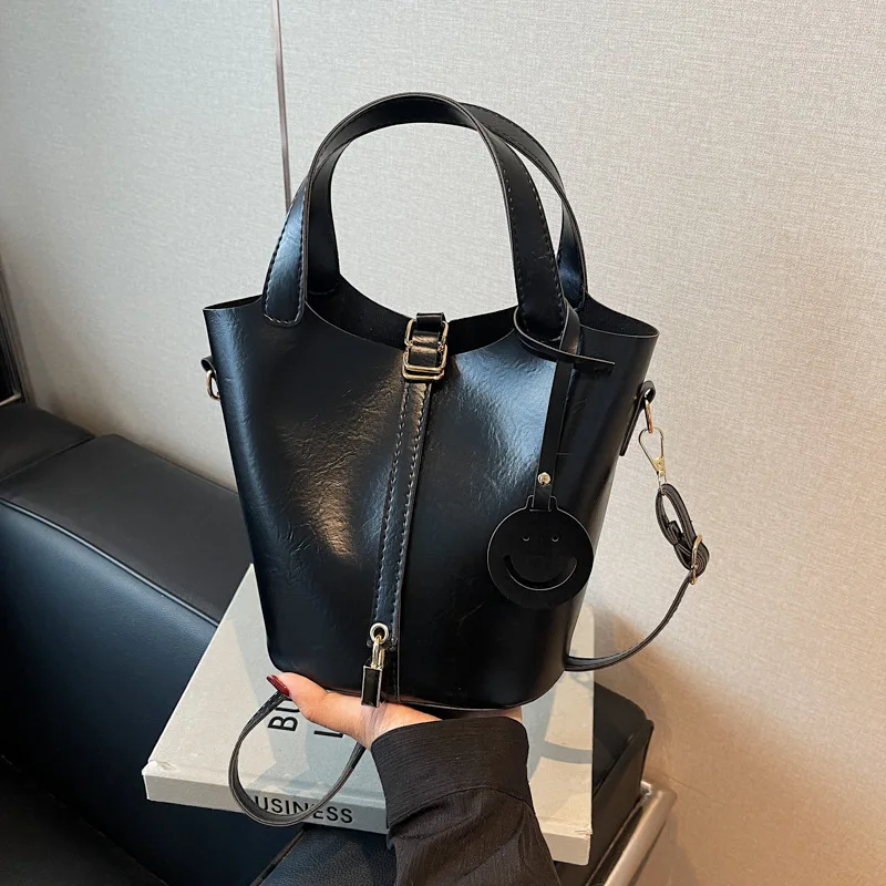 

Новинка осени/зимы 2025 года, винтажная женская сумка через плечо с регулируемым плечевым ремнем, подходит для одежды на Хэллоуин