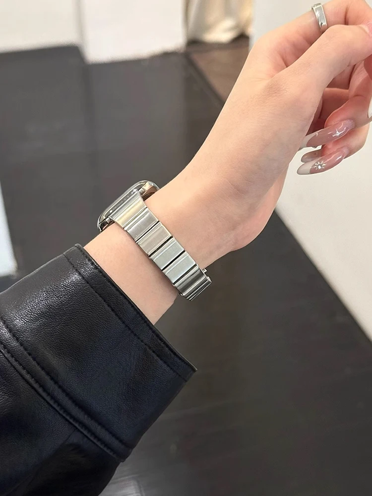 Cinturino in acciaio inossidabile di lusso per iWatch Ultra 10 9 8 7 SE 6 5 4 cinturino in metallo sottile per Apple Watch 38mm 40 41 42mm 44 45 46mm 49mm